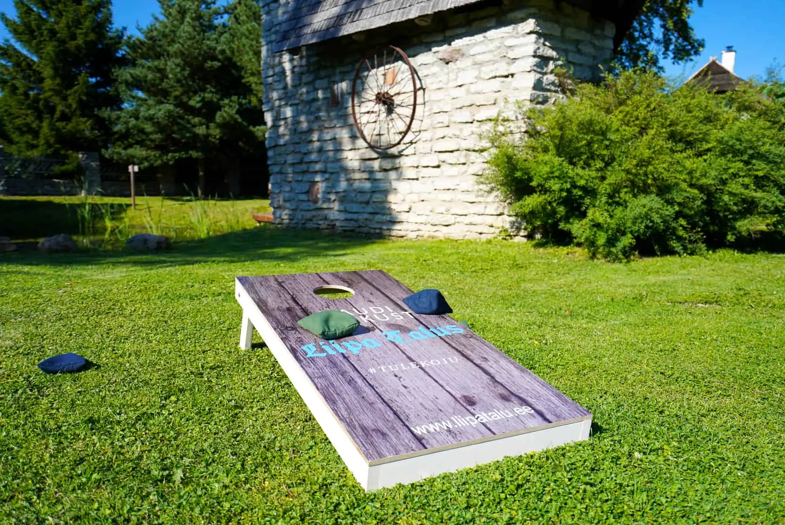 Cornhole’i laud murul