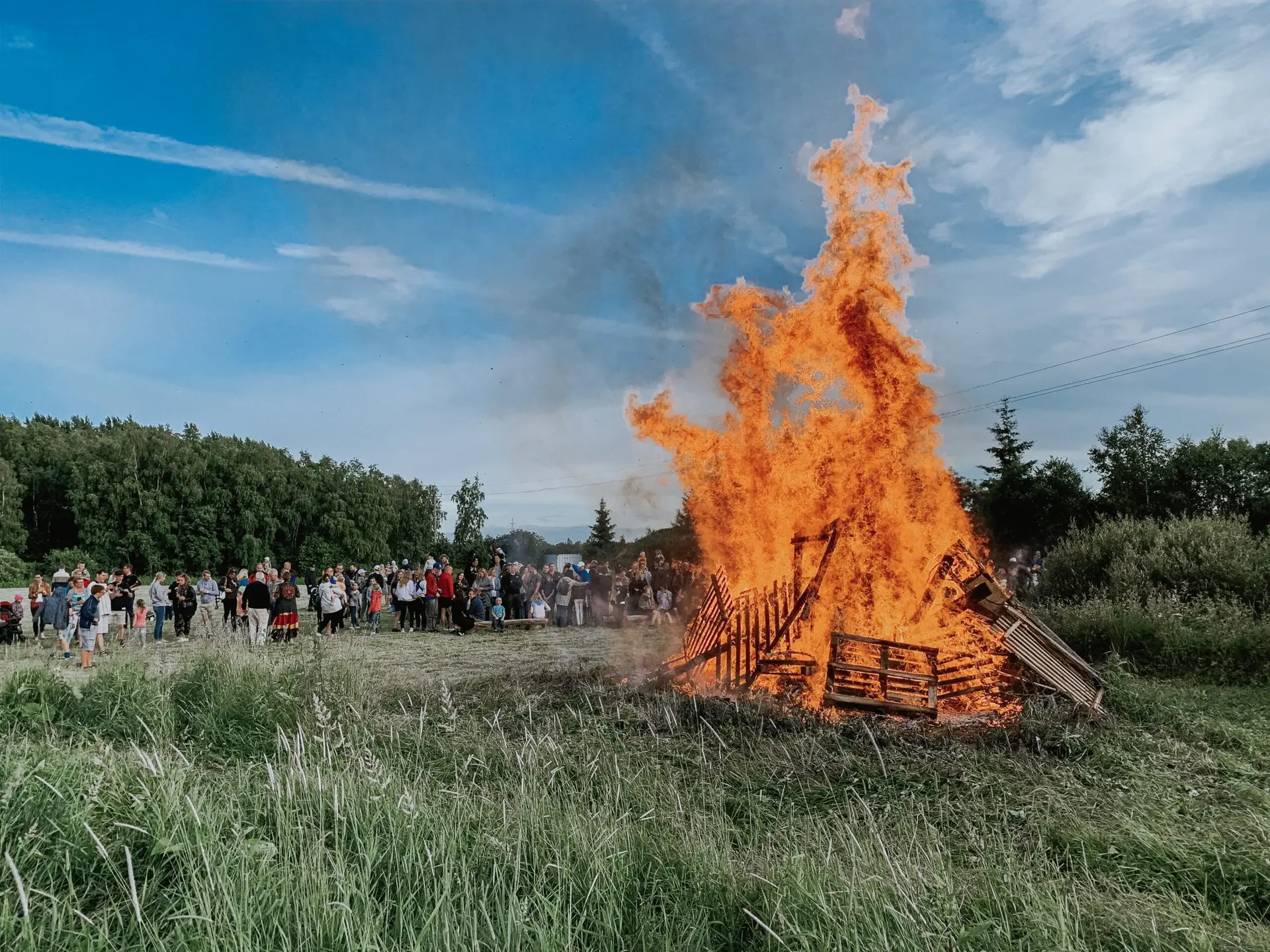 Jaanituli põllul