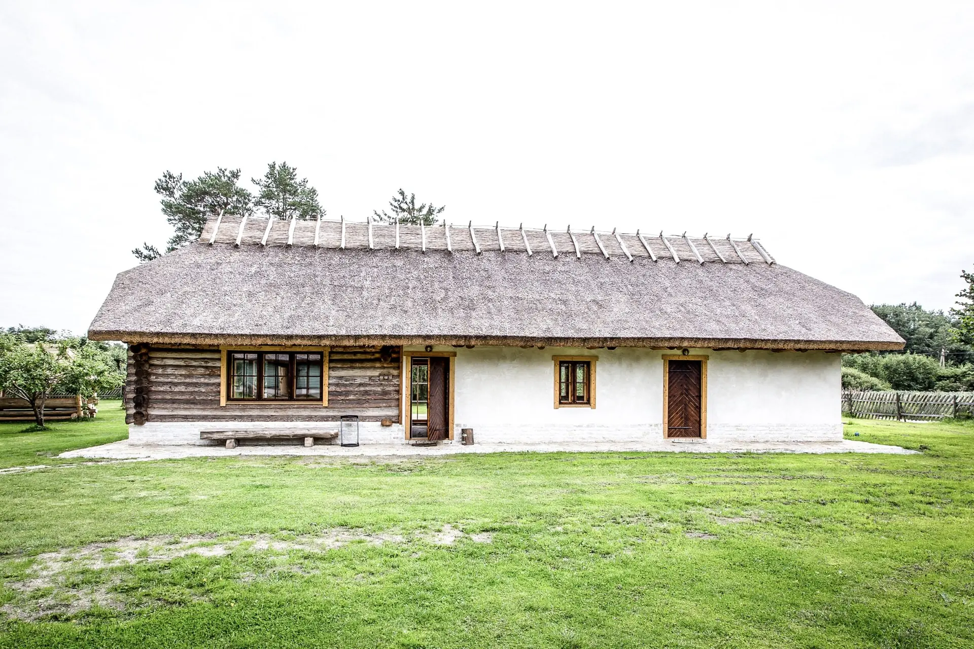 Rehemaja roogkatusega hoone